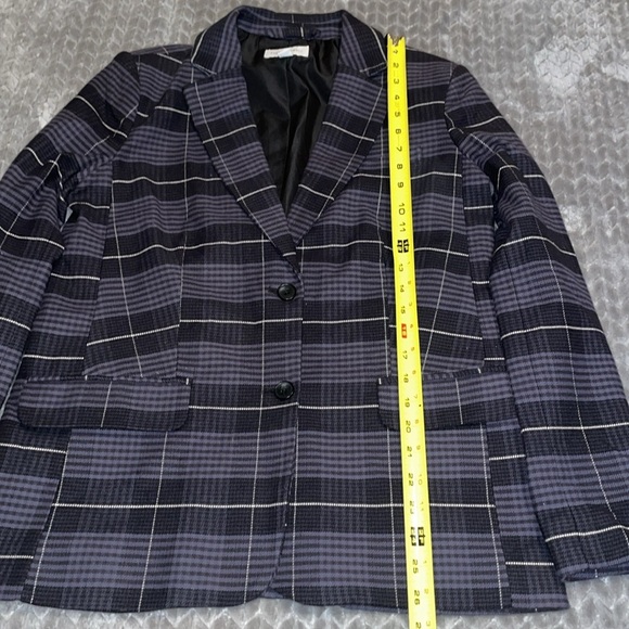 Free Assembly plaid two button blazer size Medium.  Lined. - Picture 5 of 10